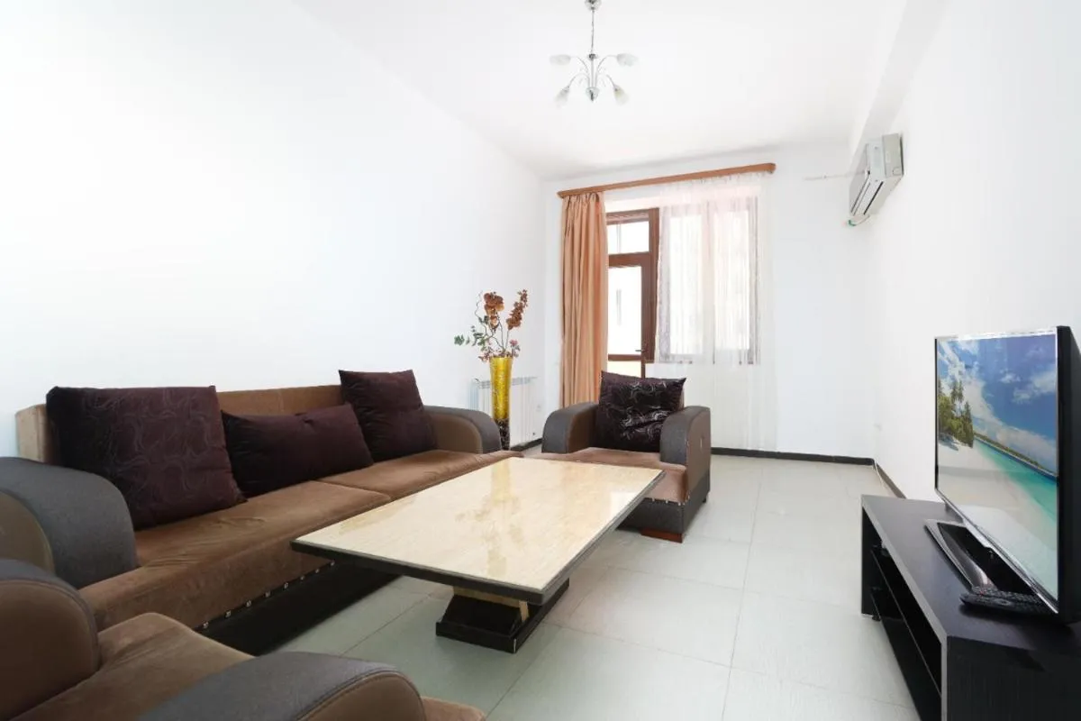Image 4 of 2 Bedroom in Northern Avenue with a Balcony, Republic Square