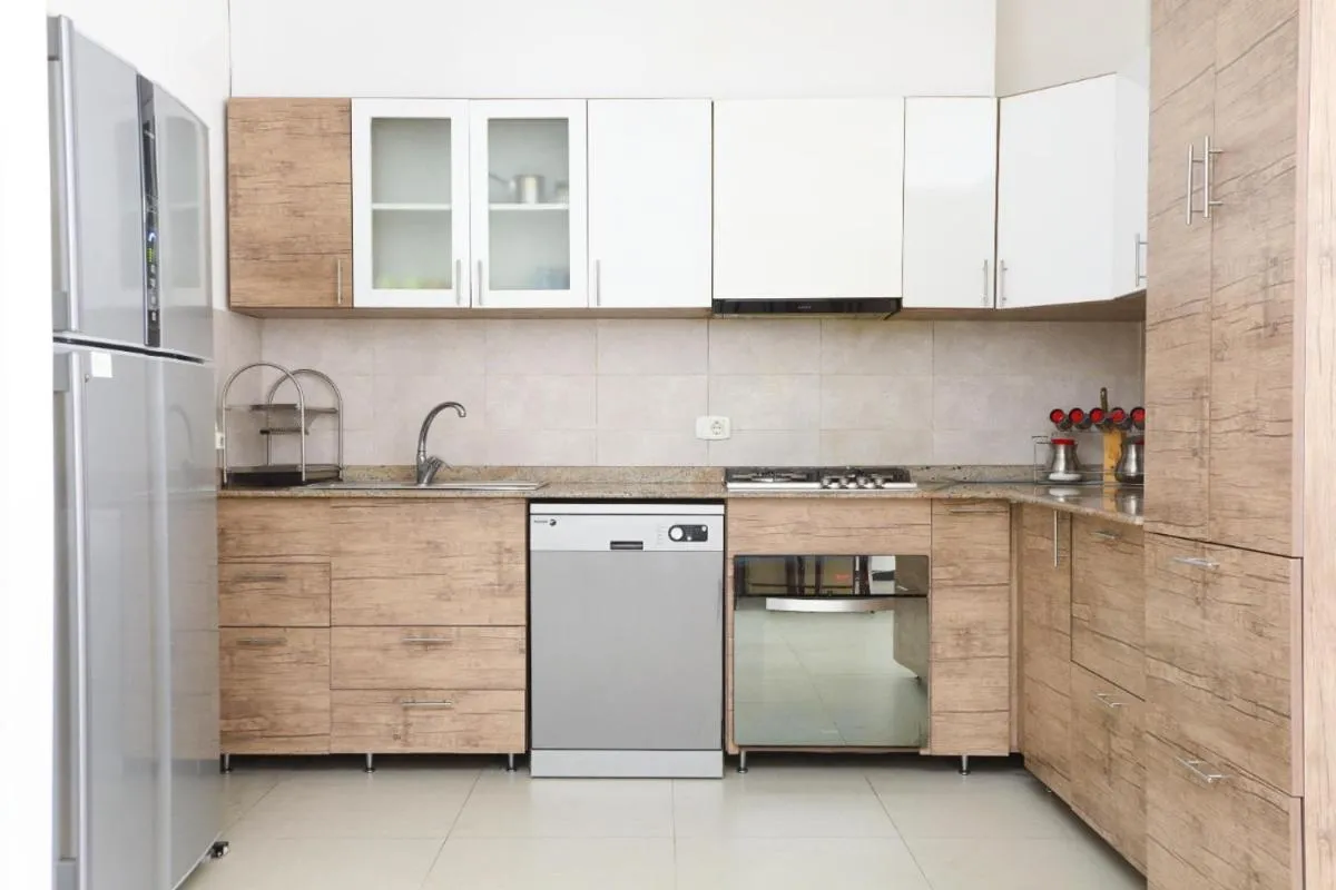 Image 3 of 2 Bedroom in Northern Avenue with a Balcony, Republic Square