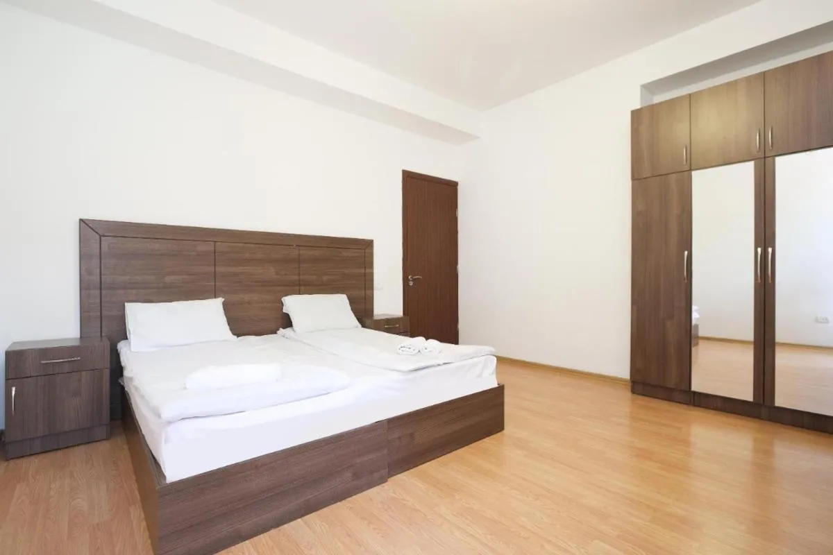 Image 6 of 2 Bedroom in Northern Avenue with a Balcony, Republic Square