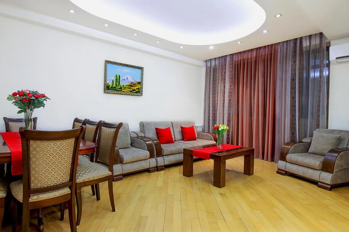 Image of 3 Bedroom Apartment near Republic Square