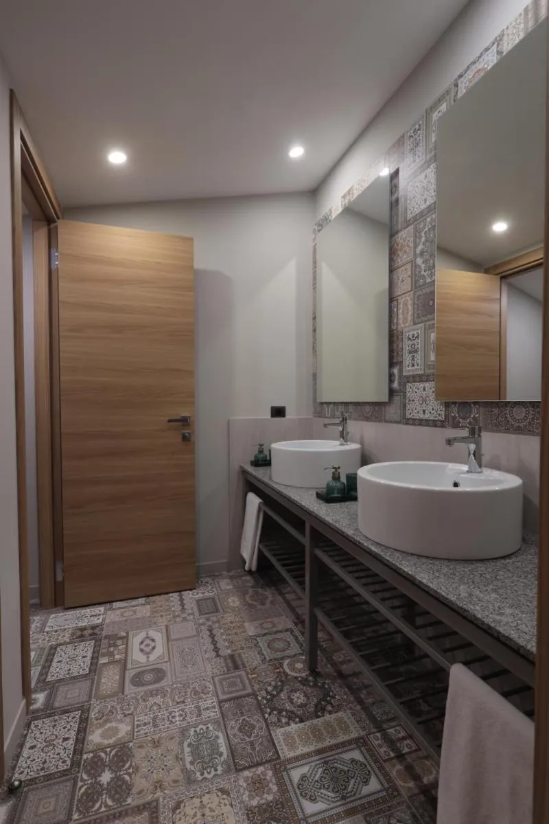 Image 2 of Andor Hotel