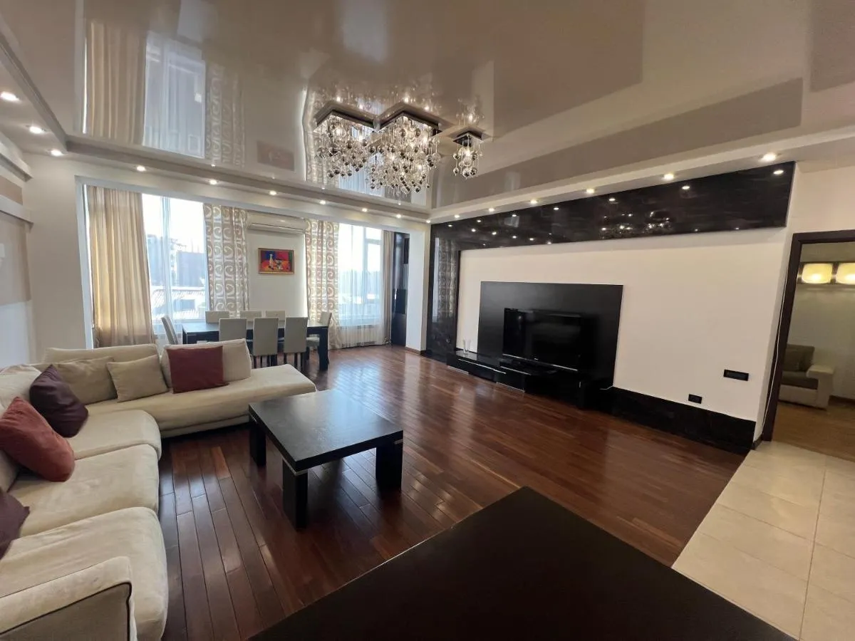 Image 4 of Comfort 3 Bedrooms 2 Bathrooms 205 SQM Apartment Near Republic Square
