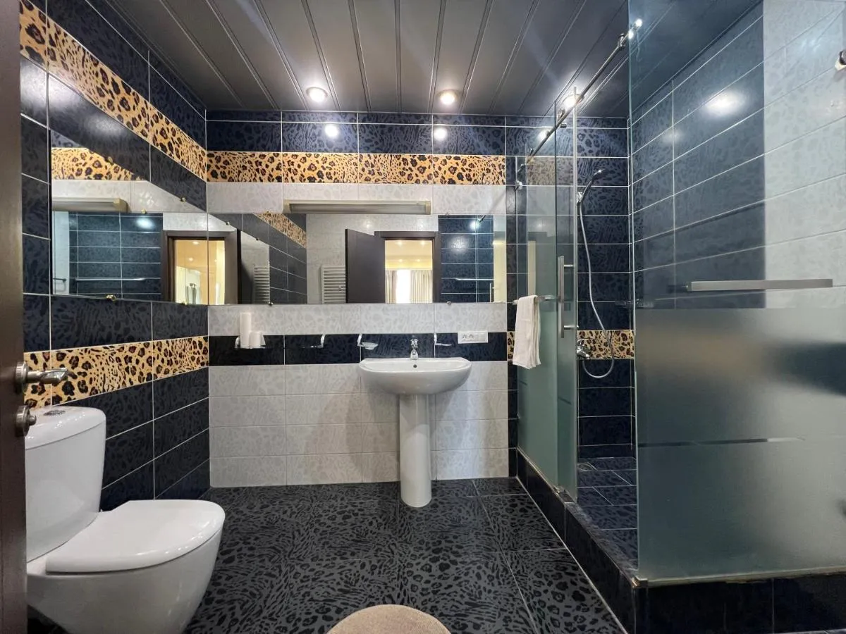 Image 2 of Comfort 3 Bedrooms 2 Bathrooms 205 SQM Apartment Near Republic Square