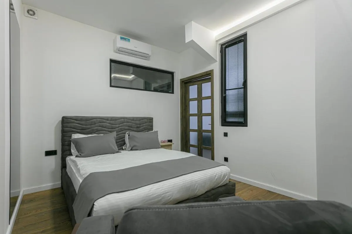 Image 5 of Luxe Apartment in Center