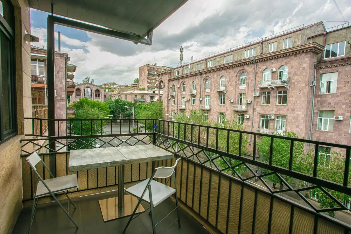Image 4 of Luxe Apartment in Center