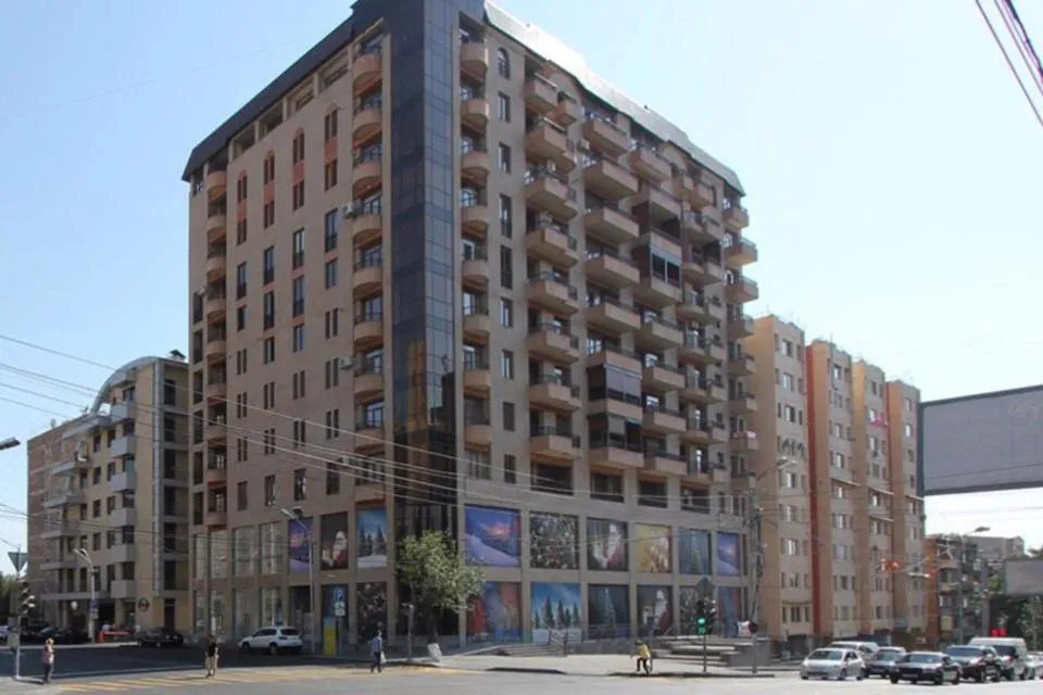 Image 4 of Metro apartment
