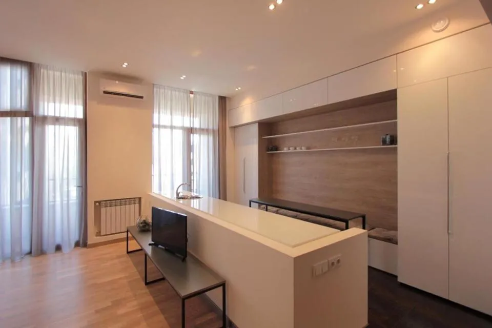 Image 2 of Metro apartment