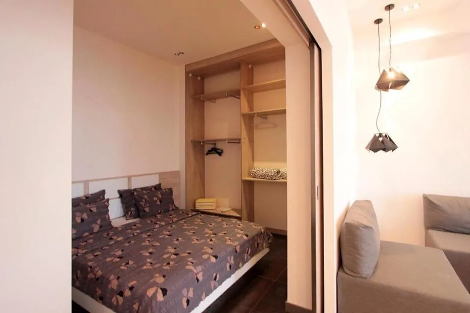 Image 1 of Metro apartment