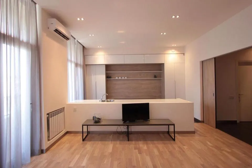 Image 3 of Metro apartment