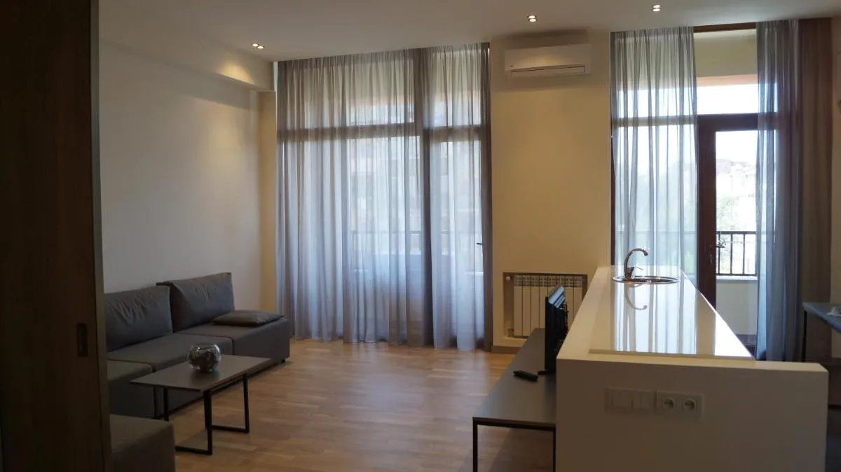 Image 5 of Metro apartment