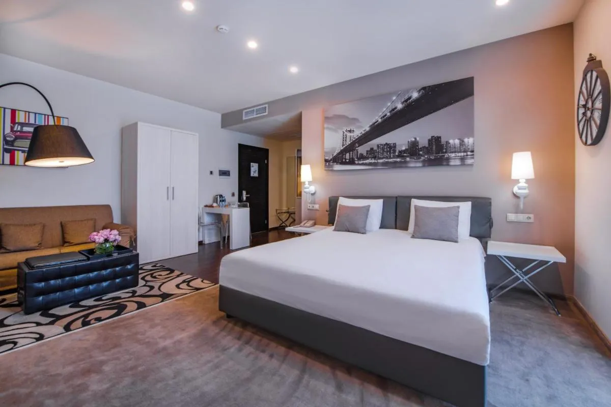 Image 6 of Opera Suite Hotel