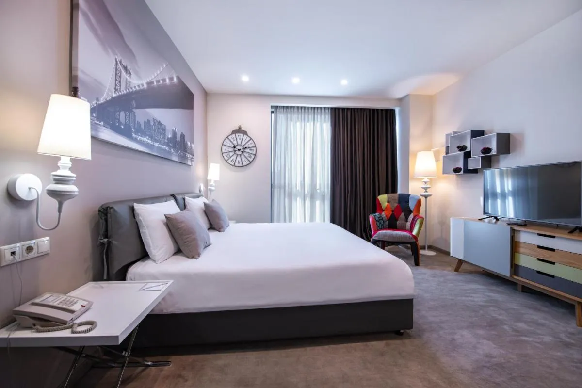 Image 4 of Opera Suite Hotel